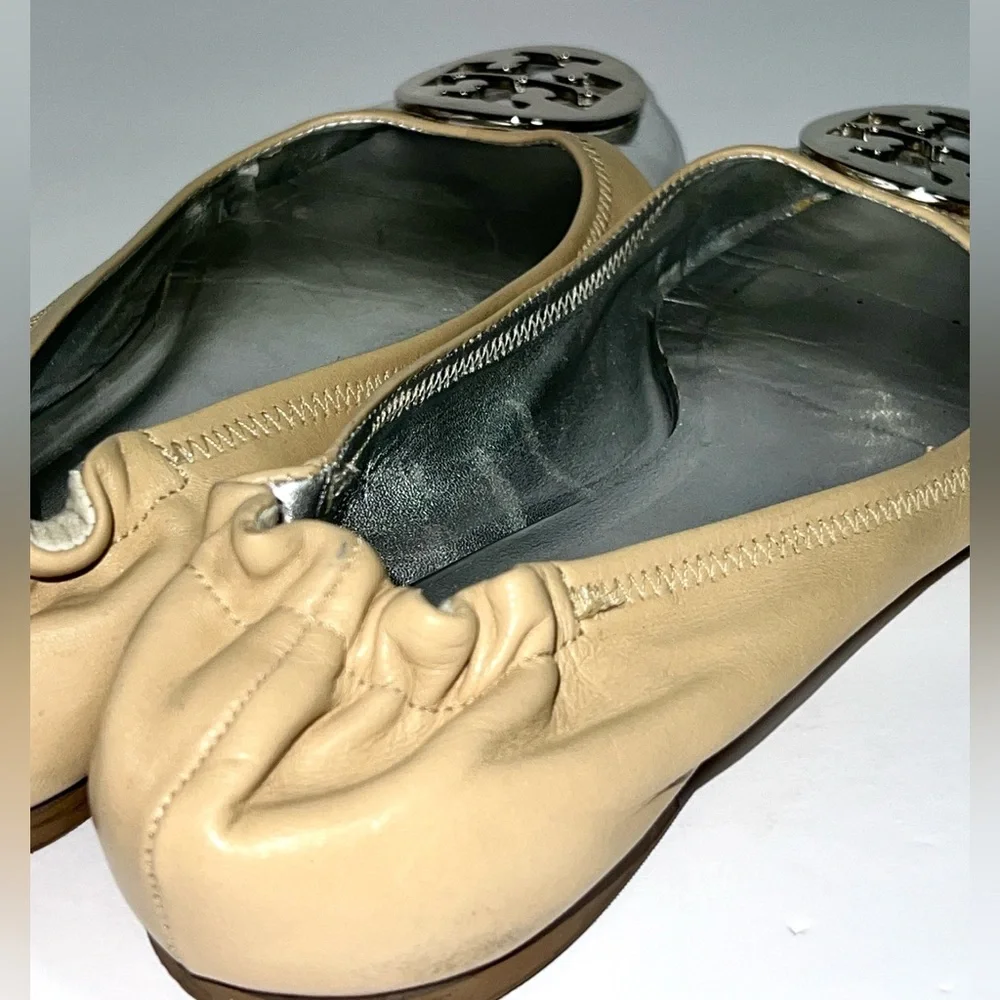 Tory Burch Serena Sz 9 Two Toned Silver Metallic Cap Toe Beige Reva‎ Flats